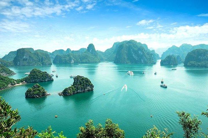 Ha Long Bay Luxury Day Cruise – Jacuzzi, Kayaking, Party & Buffet