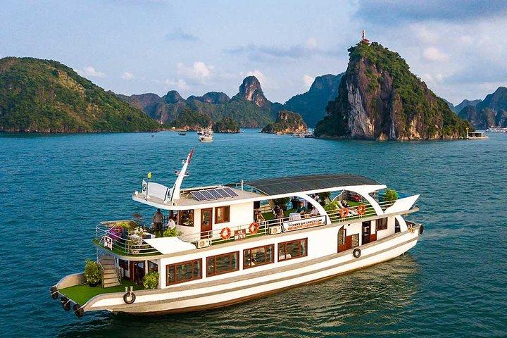 Ha Long Bay Luxury Day Cruise – Jacuzzi, Kayaking, Party & Buffet