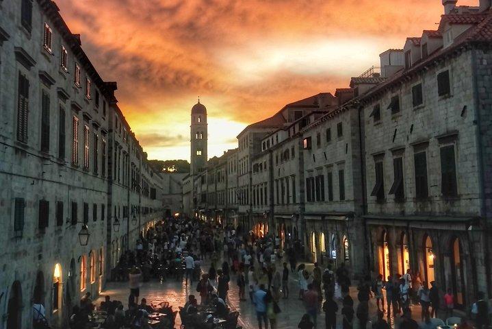 Dubrovnik by Night Tour with History and Wine & Bites