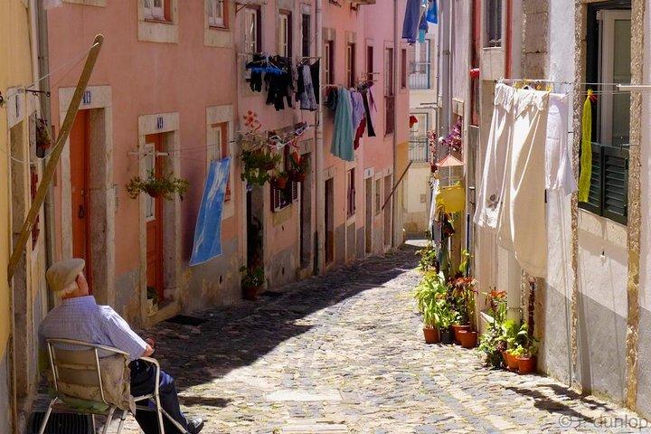 Lisbon Small-Group Tour: Fado Show and Dinner with Pick-up