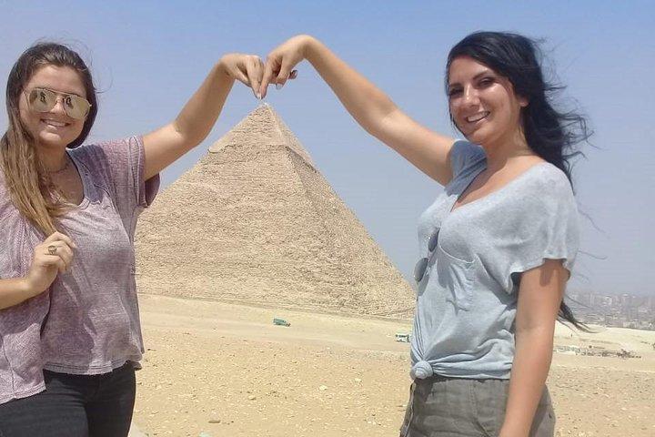 Cairo layover to Giza pyramids and Egyptian museum