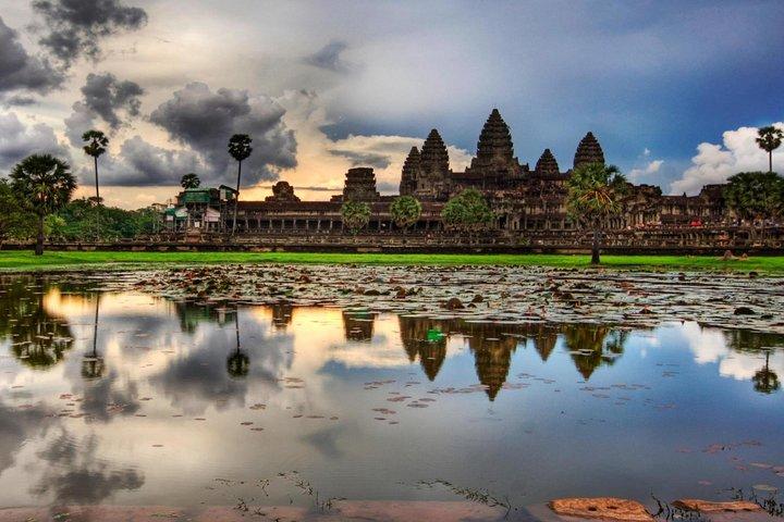 2-Days Private Tour Discovering Angkor Wat and Beng Mealea Temple