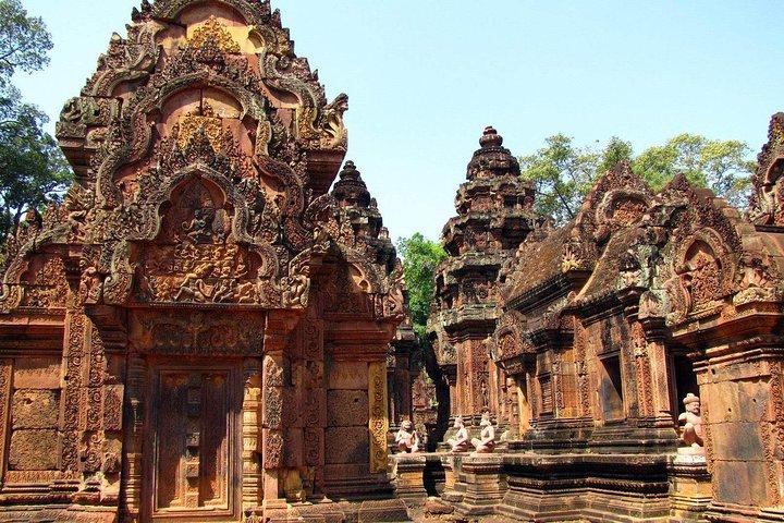2-Days Private Tour Discovering Angkor Wat, Grand Tour and Banteay Srey