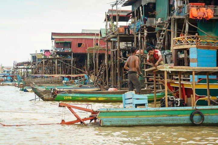 Kampong Phluk Floating Village Tour by Boat