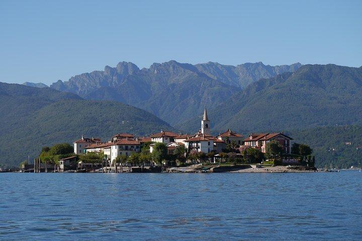 Slow boat tour for small groups with appetizer on Lake Maggiore