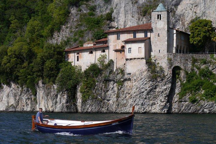 Slow boat tour for small groups with appetizer on Lake Maggiore