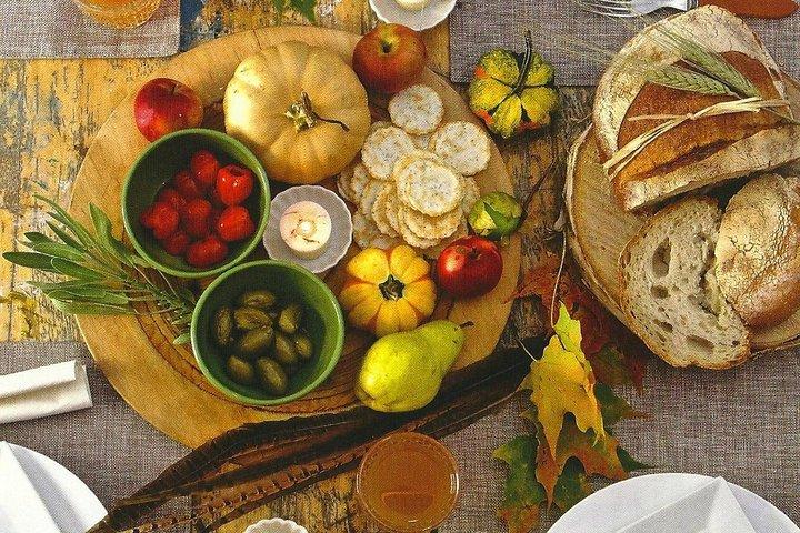 Dine With a Bordeaux Local in a Chartrons / Jardin Public Home