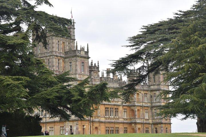 Downton Abbey and Village Coach Tour from London with Highclere