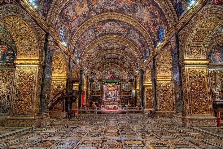 Private guided Malta tour with a professional guide and transport