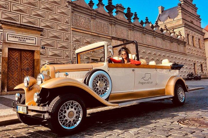 1,5 hour oldtimer convertible Prague sightseeing tour
