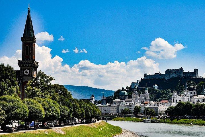 Private Scenic Transfer from Budapest to Salzburg with 4h of Sightseeing