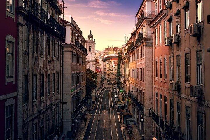 Private 4-hour Walking Tour of Lisbon with official tour guide