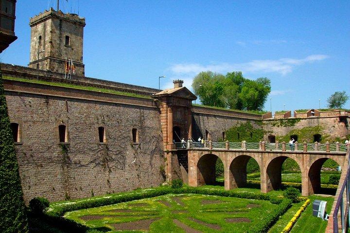 Montjuïc Cable Car & Castle Private Tour