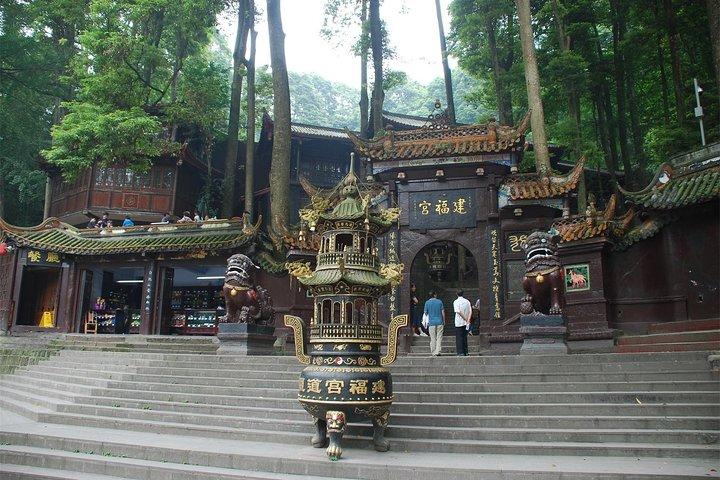 Mount Qingcheng and Dujiangyan Dam Guided Day Trip from Chengdu