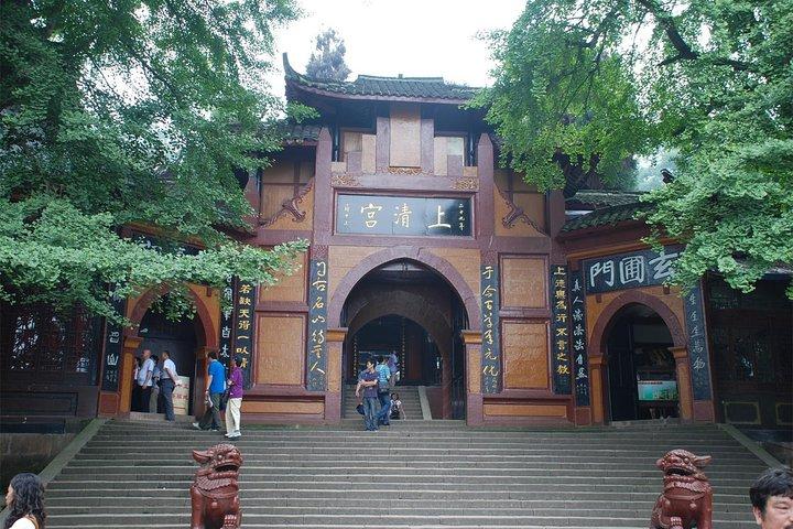 Mount Qingcheng and Dujiangyan Dam Guided Day Trip from Chengdu