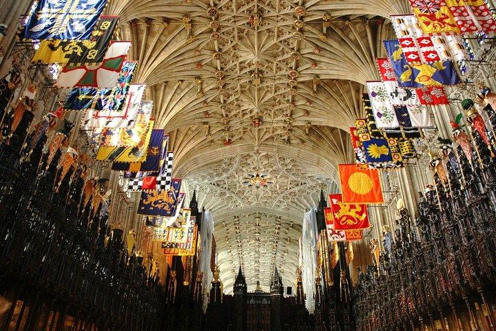 Windsor Castle, Stonehenge and Oxford Day Guided Tour from London