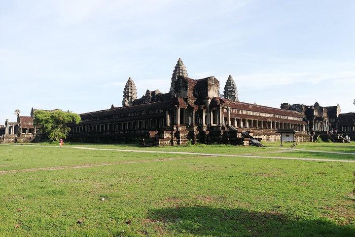 Shared Tour to Angkor Wat-Bayon-Ta Prohm Temples from Siem Reap