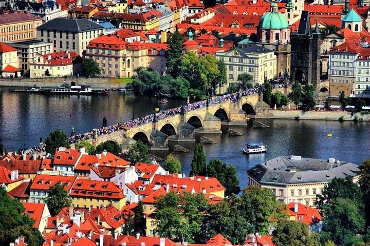 Full-Day Private Prague City tour: Prague Castle and Vltava River Cruise