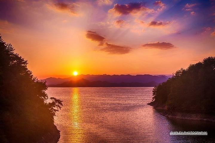 All Inclusive Night Tour with Impression West Lake Show VIP Ticket and Dinner