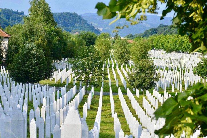 REMEMBERING SREBRENICA (Genocide study tour 11/07/95)