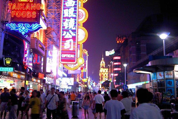 Private Shanghai day tour to Jinmao tower,Yu garden Nanjing road Bund with Lunch