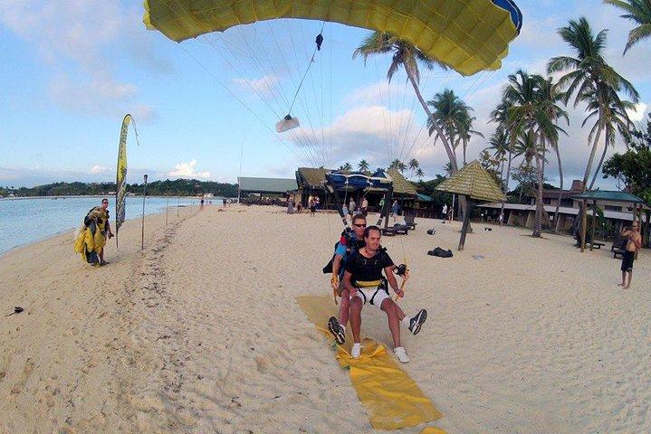 Skydive Fiji Radical 10000ft Tandem Jump (30 seconds free fall)