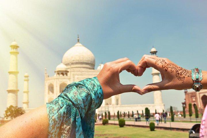 From Agra: 1 day Taj Mahal Sunrise Tour With Fatehpur Sikri