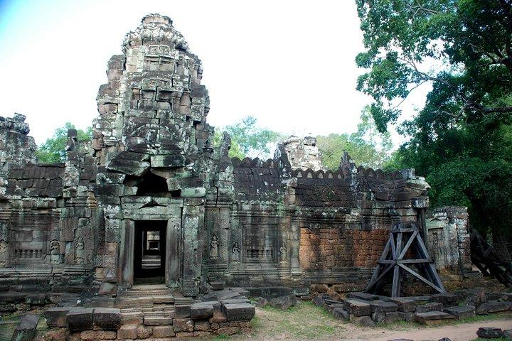 2-Day Angkor Wat & Tonle Sap Tour