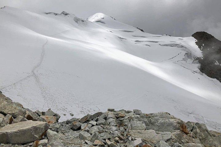 HUAYNA POTOSI. MOUNTAIN TREK. 3 DAYS 2NIGHTS. 6090m. PLS ASK FOR AVAILABILITY.