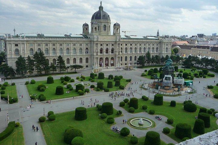 One way tour from Prague to Vienna, 4h of Stop, English Driver