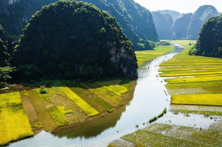 Ninh Binh 1 Day Trip: MUA CAVE Hiking, TRANG AN Boat trip - FOLK MUSIC SHOW