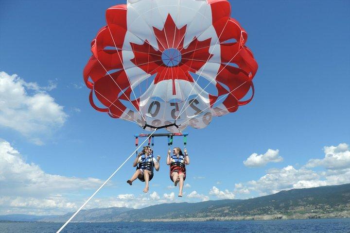 Kelowna: Morning Discount Parasailing Experience