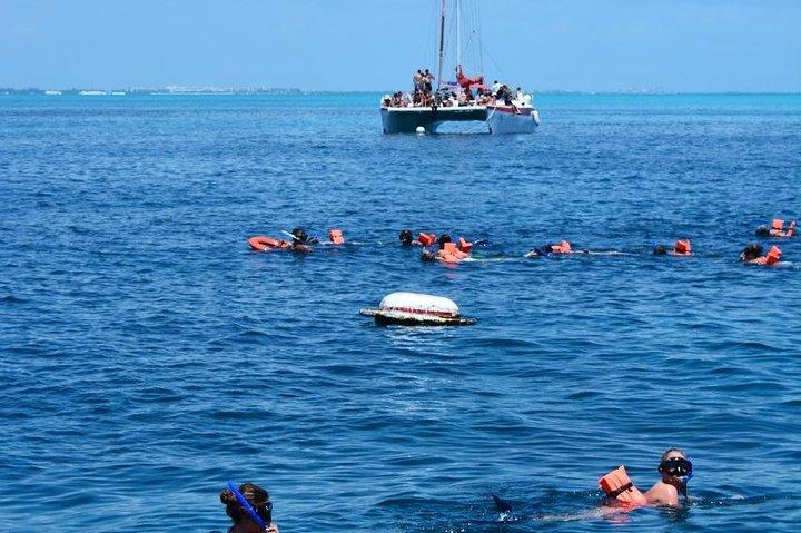 Amazing tour to the beauty Isla Mujeres with Snorkel and open bar