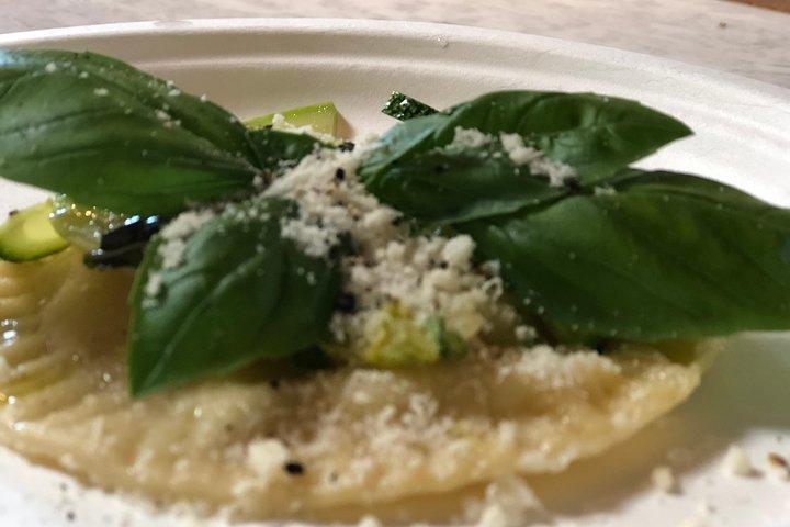 Organic cooking class with a sommelier in an Olive and wine farm