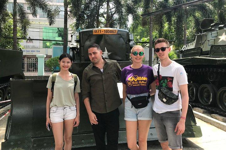 Discover Saigon Main Sights by Walking