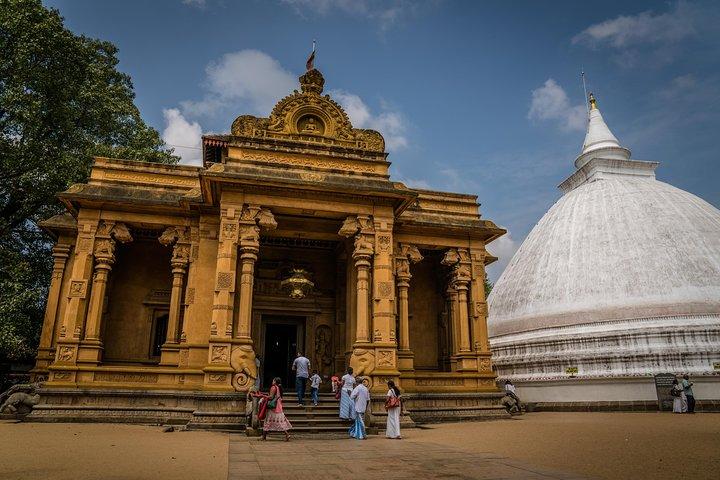 Colombo Countryside Temples Tour: Exclusive TukTuk Experience