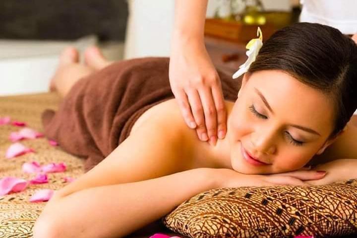 Aromatherapy Massage (Natural Oil Massage Full Body) 60minutes