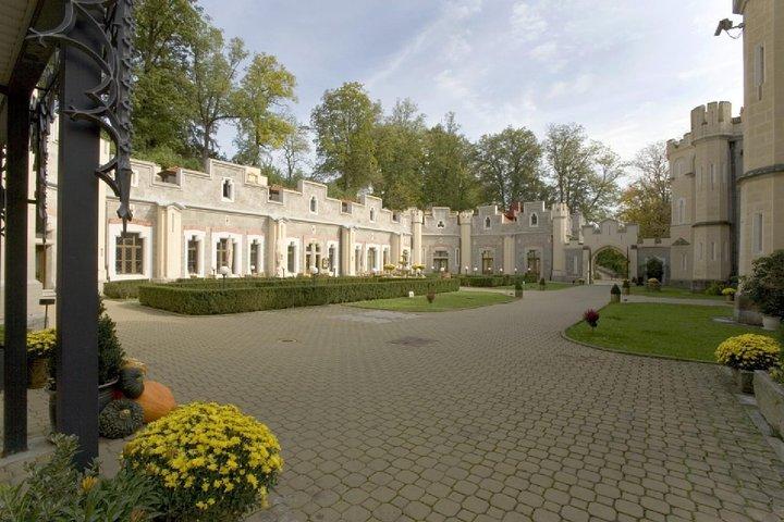 2-Day Hluboka and Cesky Krumlov Tour from Prague