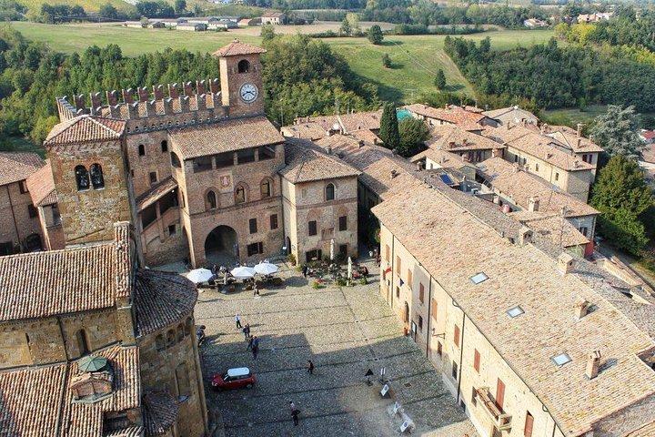 Violin museum, Stradivari + medieval villages, tour from Milan