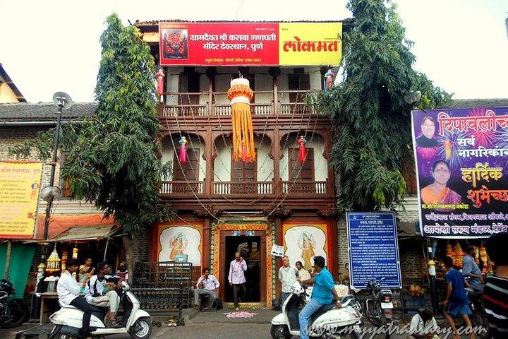 Pune Walking Tour with a Punekar