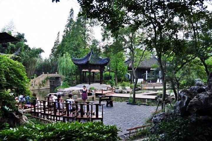 From Shanghai: Zhujiajiao Water Town Private Tour with Boat Ride