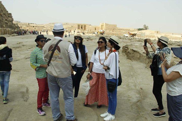 Private Giza Pyramids, Sphinx & GEM Tour with Egyptologist