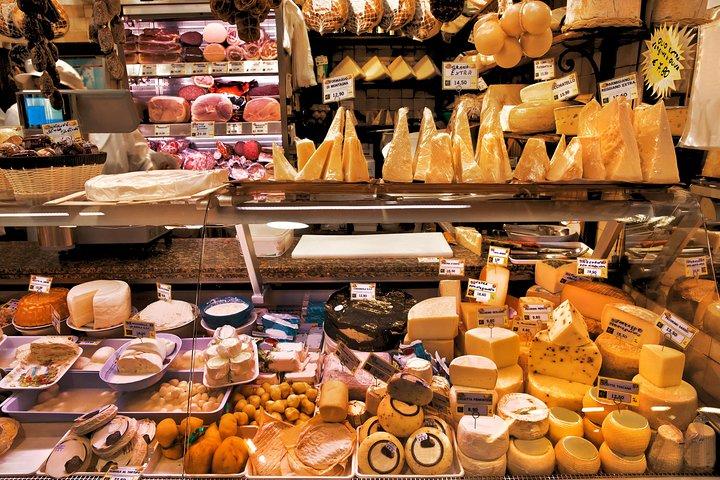 Small-group Street food tour in Arezzo