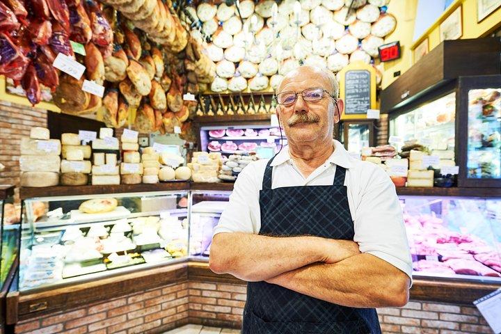 Small-group Street food tour in Siena