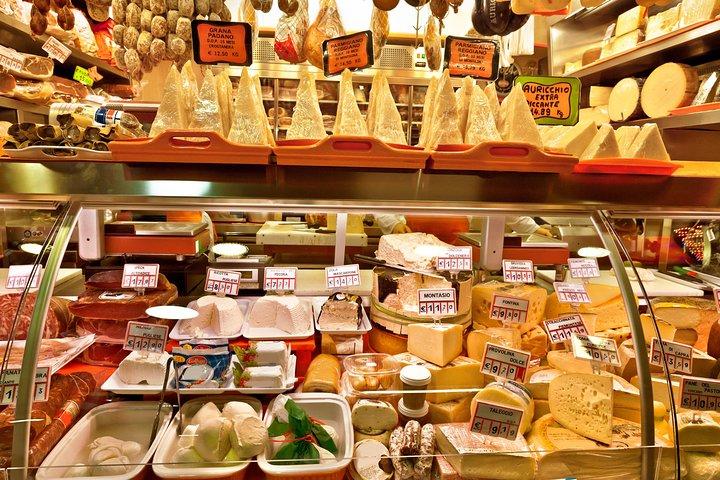 Small-group Street food tour in Milan