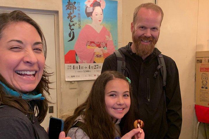 Nishiki Market Brunch Walking Tour (7 Tastings + Brunch)