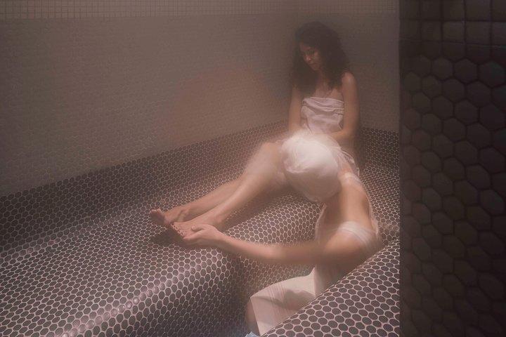 To sweat Madrid toxins in Hammam and enjoy the best couple massage downtown