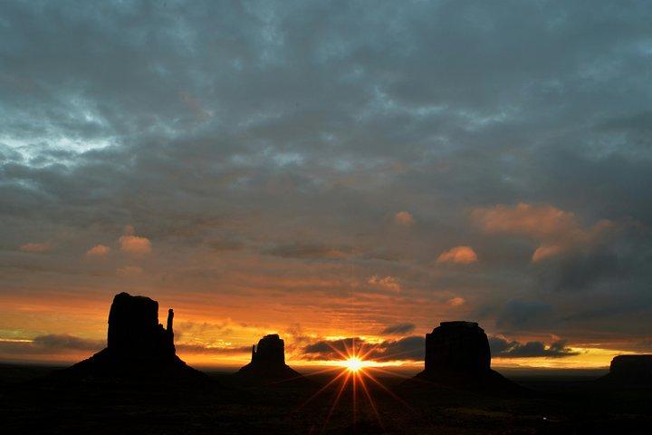 3.0 Hours of Monument Valley's Sunrise or Sunset 4×4 Tour