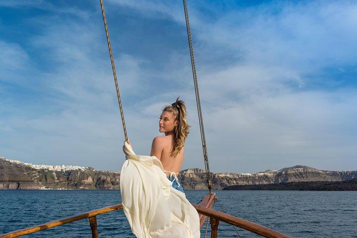 Full Day Boat Tour to Caldera Islands & Sunset in Oia by bus
