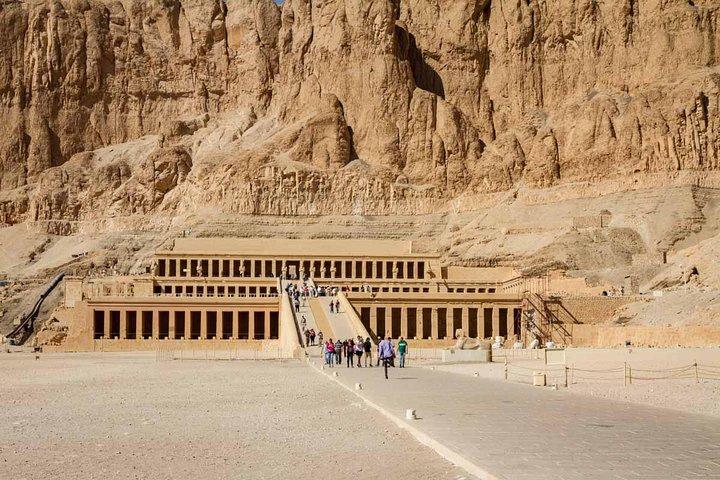 Cairo : 9- Day package (6-night Nile Cruise with Hot air balloon)